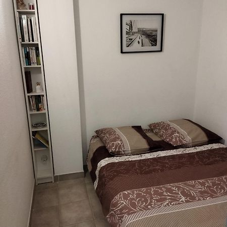 Sanary Sur Mer Appartement 30M2 T2 Avec Terrasse Piscine 10Min A Pied De La Plage Exterior foto
