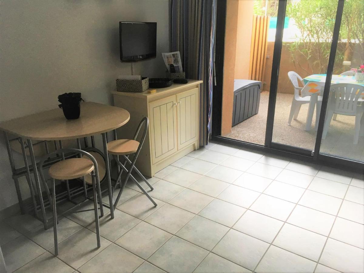 Sanary Sur Mer Appartement 30M2 T2 Avec Terrasse Piscine 10Min A Pied De La Plage Exterior foto